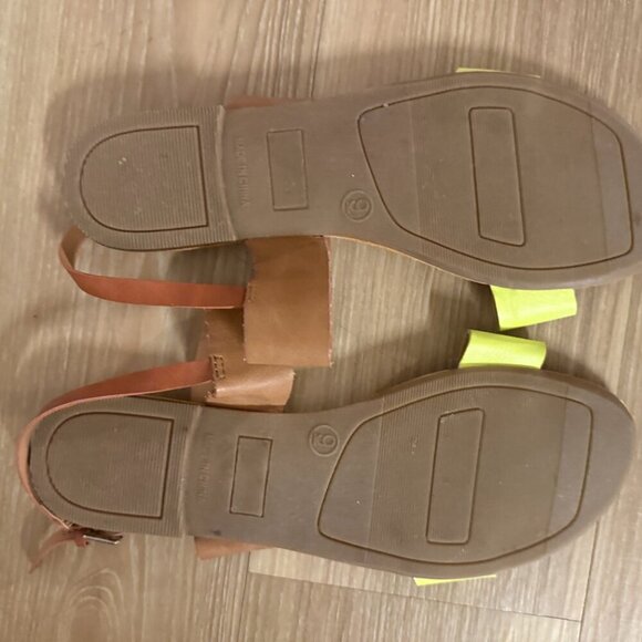 Old Navy Colorblock Sandals – Size 9 - Picture 4 of 4